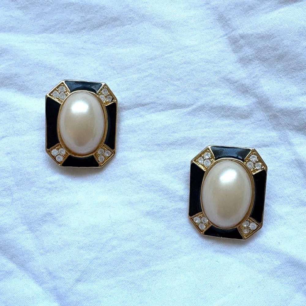 Vintage 1970s-1980s Art Deco Faux Pearl Gold Tone Clip On Earrings